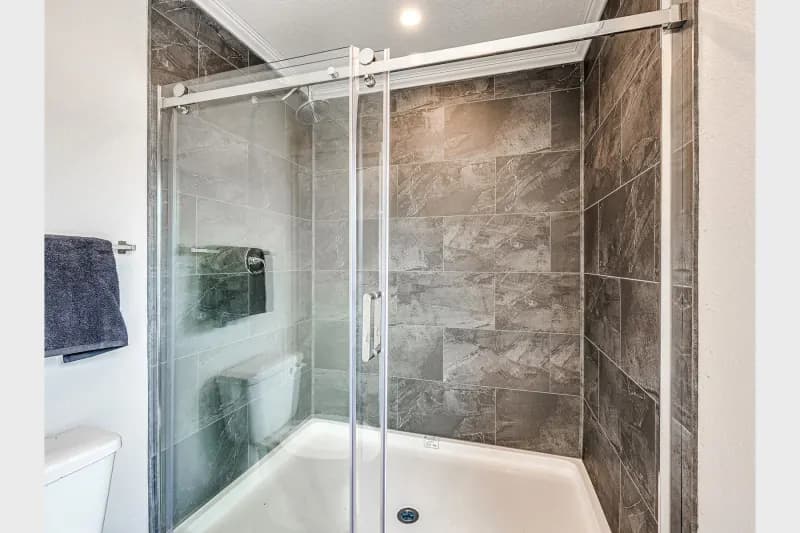 Genesis 9302 bathroom home features