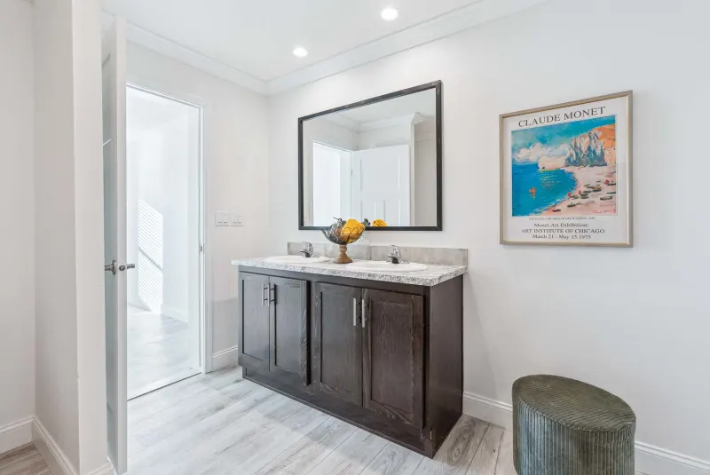 Prairie dune 8862 bathroom home features