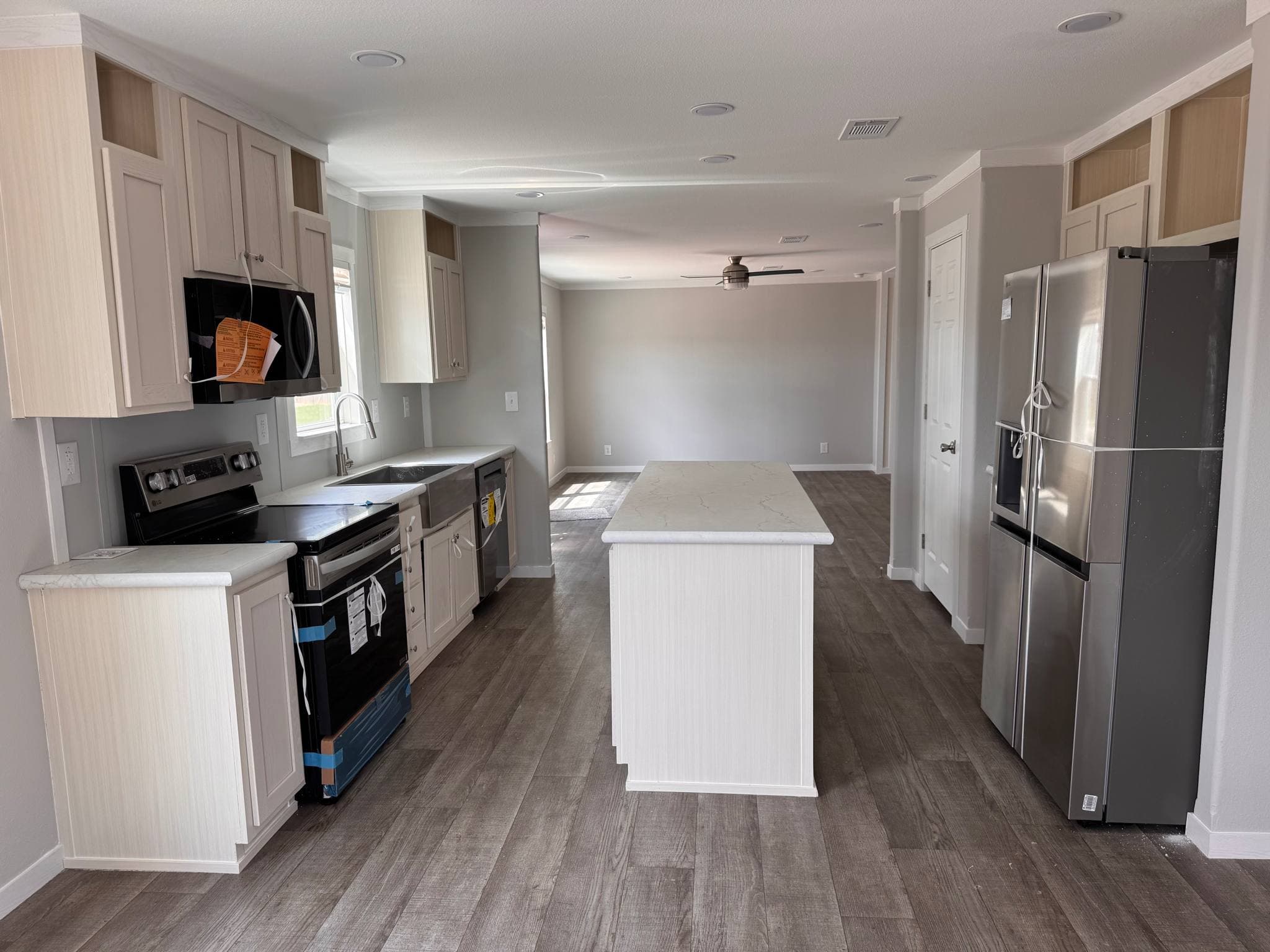 The hoover (inventory) kitchen home features