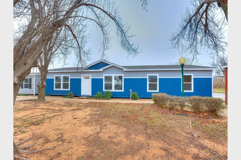 Skyliner 4765j hero, elevation, and exterior home features