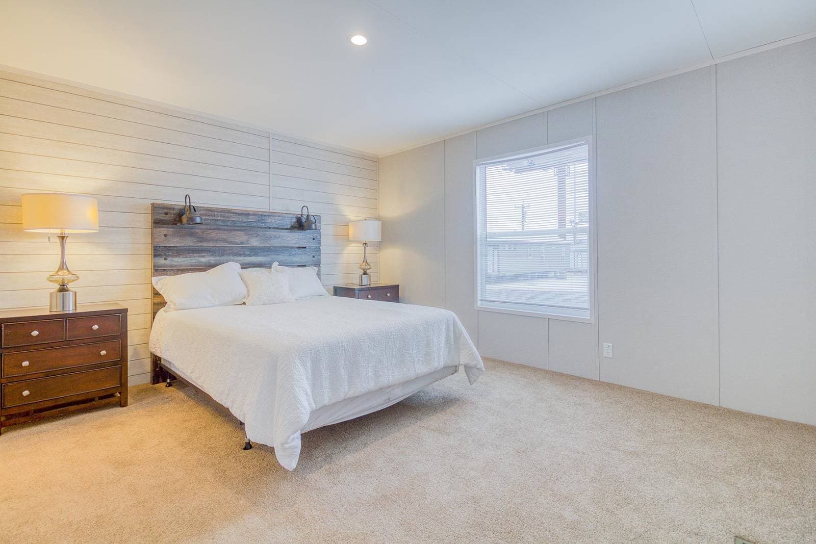 Rm2848a bedroom home features