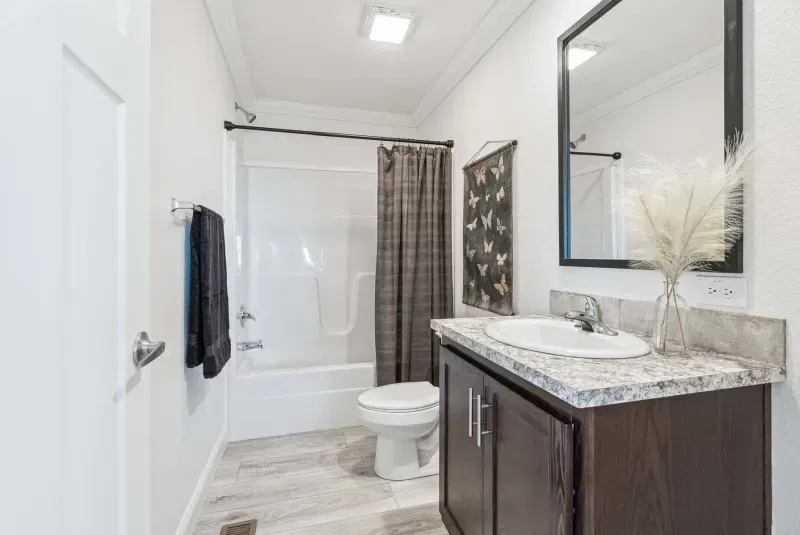 Prairie dune 8862 bathroom home features