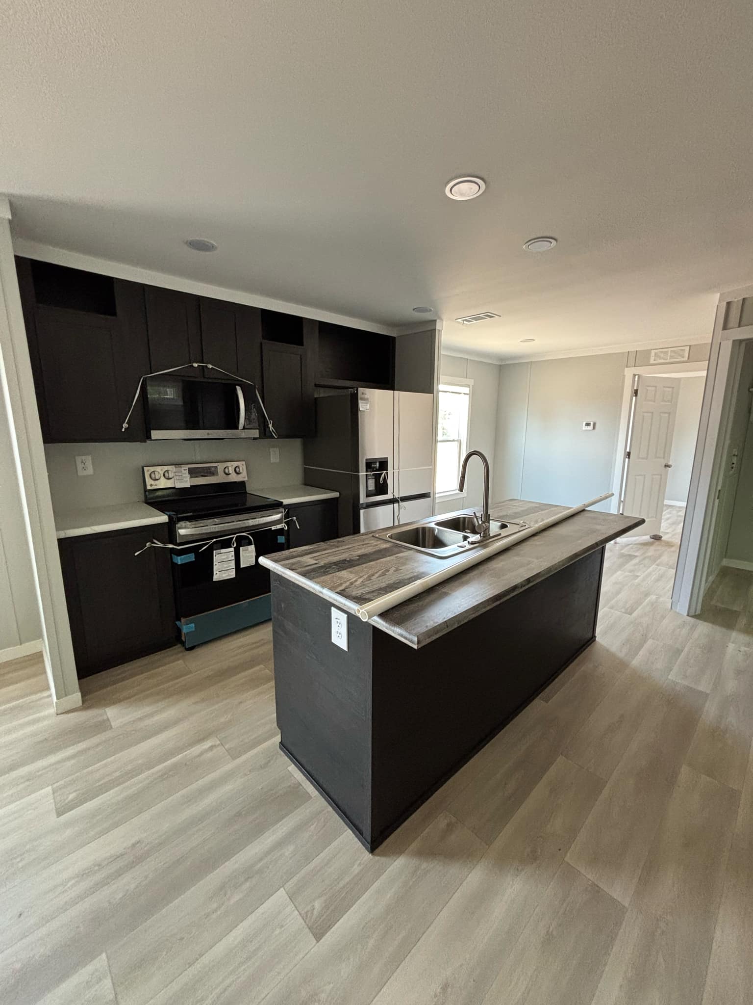 The ford (inventory) kitchen home features