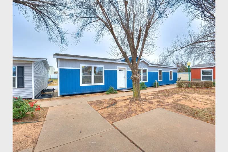 Skyliner 4765j elevation and exterior home features