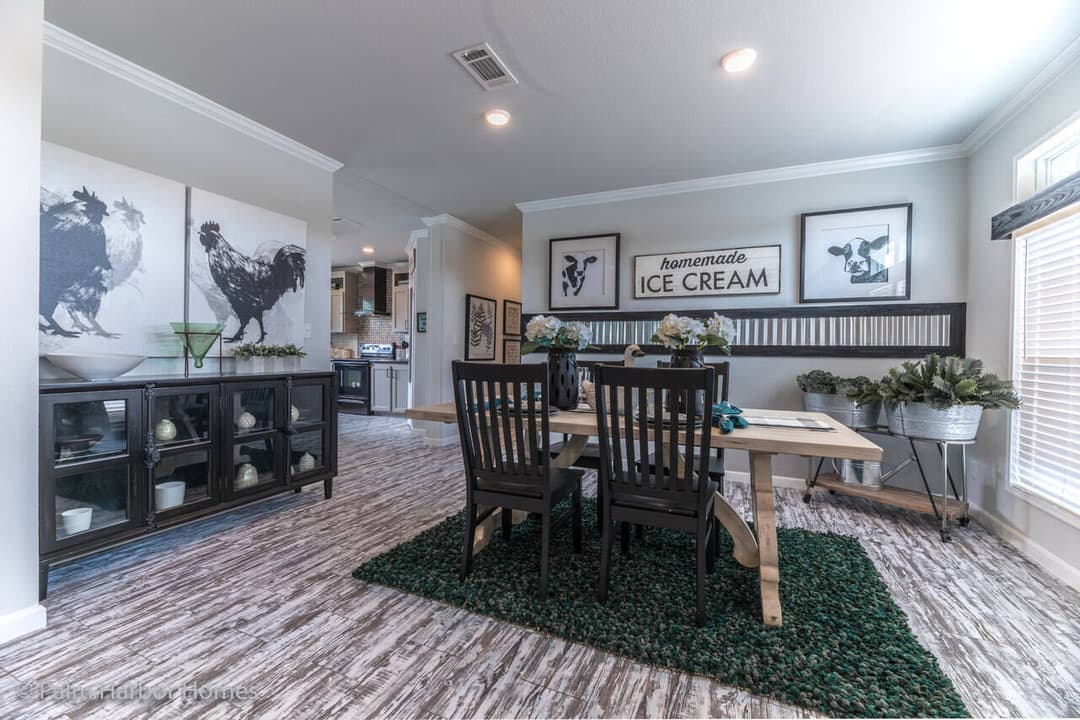 Vintage farmhouse 32643c interior home features