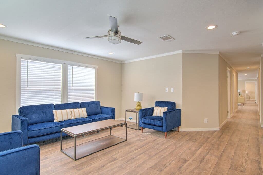 Bella 9876 interior home features