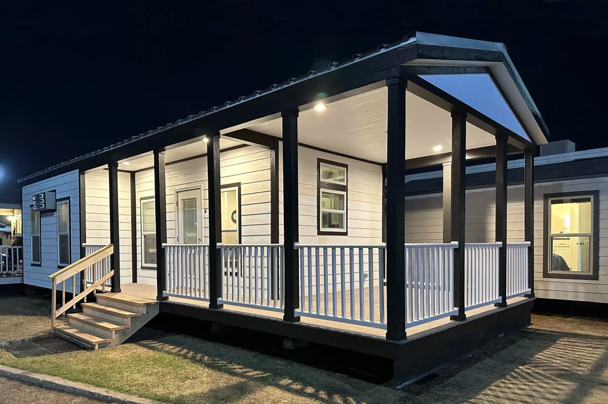 Park model & tiny homes hero home features