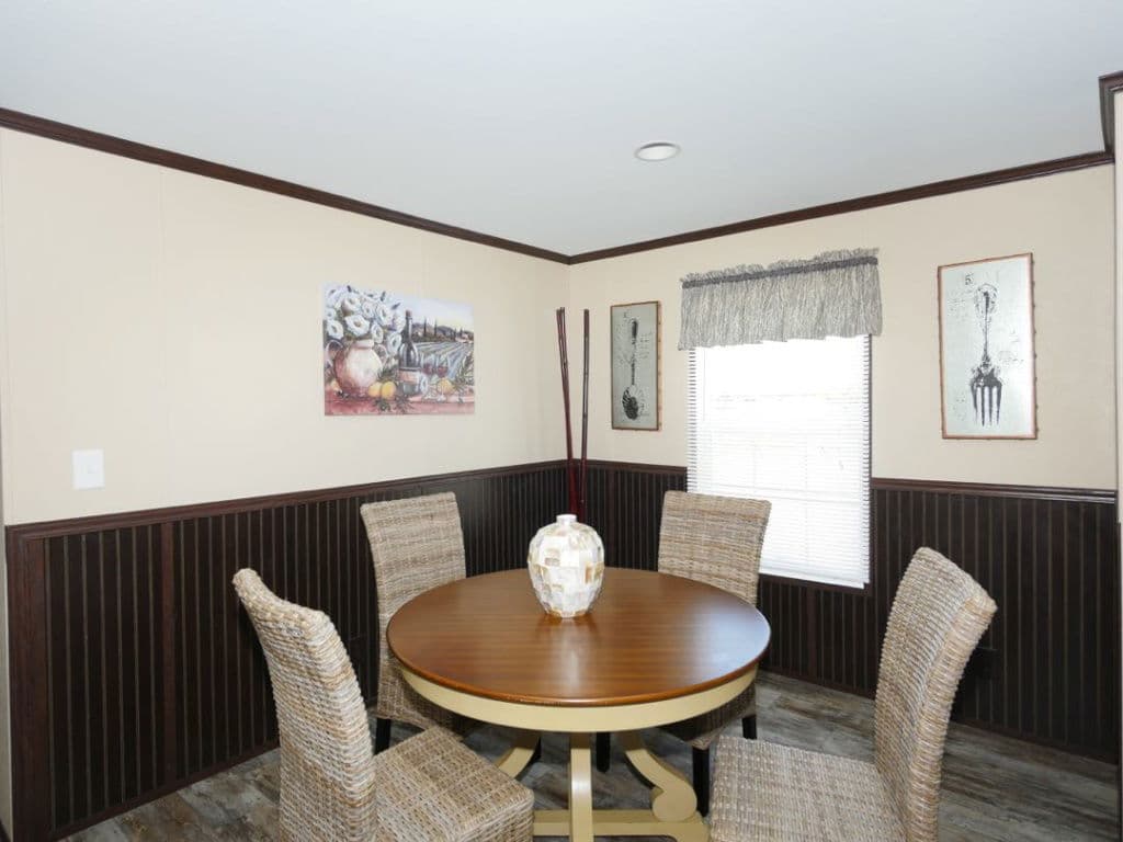 Beebe 2810 interior home features