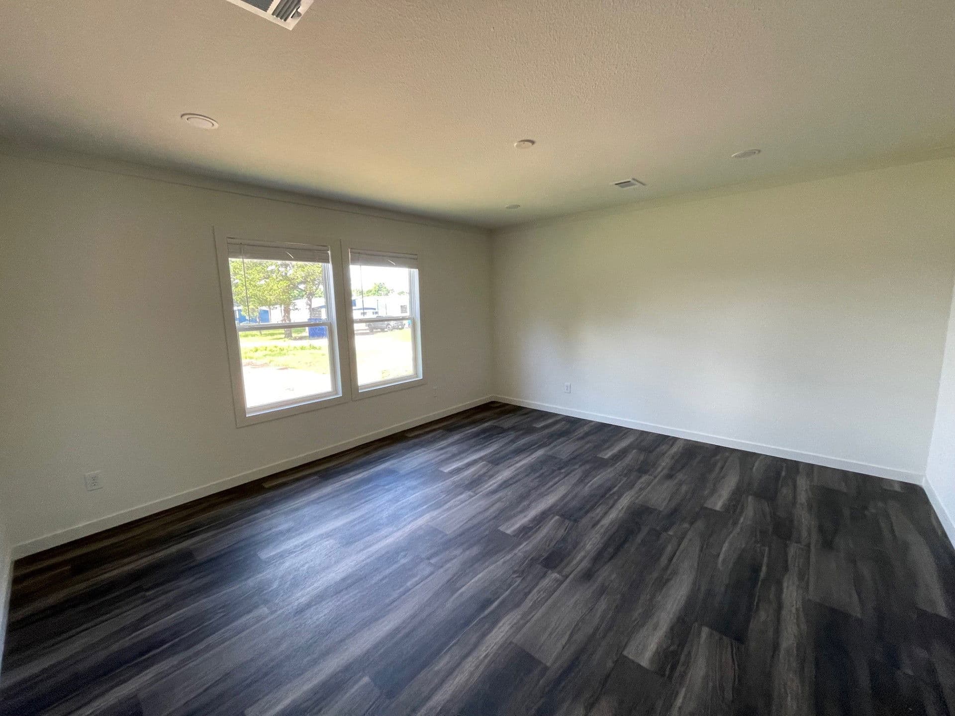 Hero 76 (inventory) interior home features