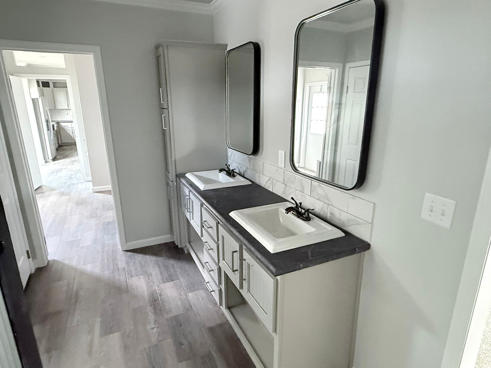 Vintage farmhouse (inventory) bathroom home features