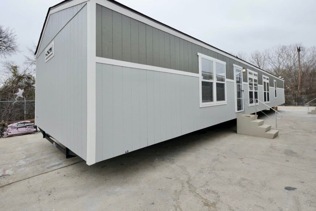 Isabel 9676 exterior home features