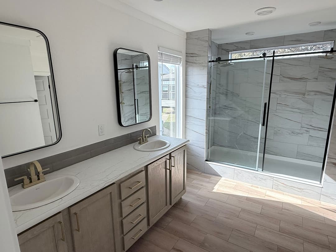 Lux haven (inventory) bathroom home features