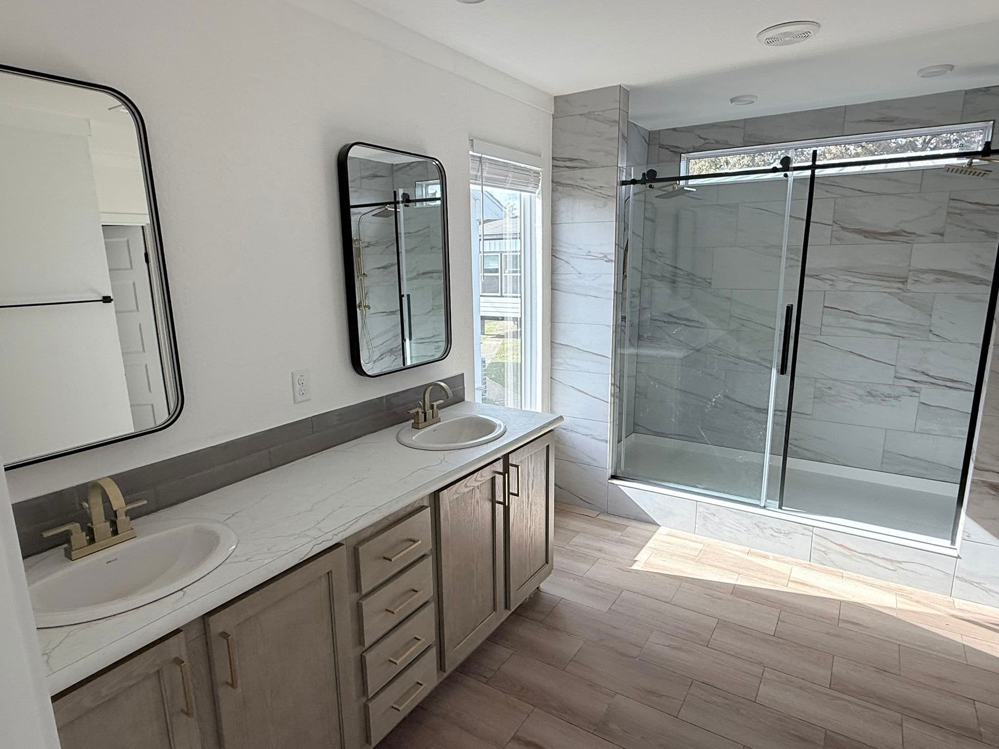 Lux haven (inventory) bathroom home features