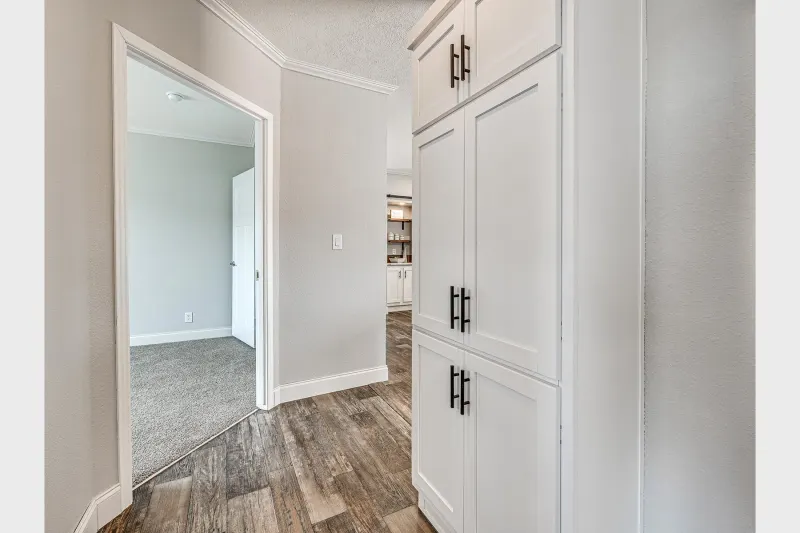 Genesis 9302 interior home features