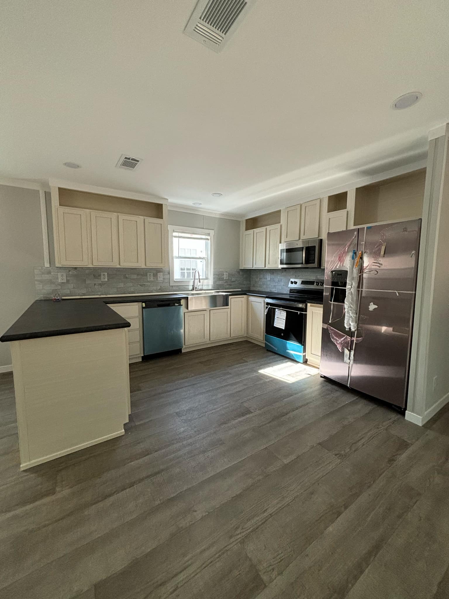 The phoenix (inventory) kitchen home features