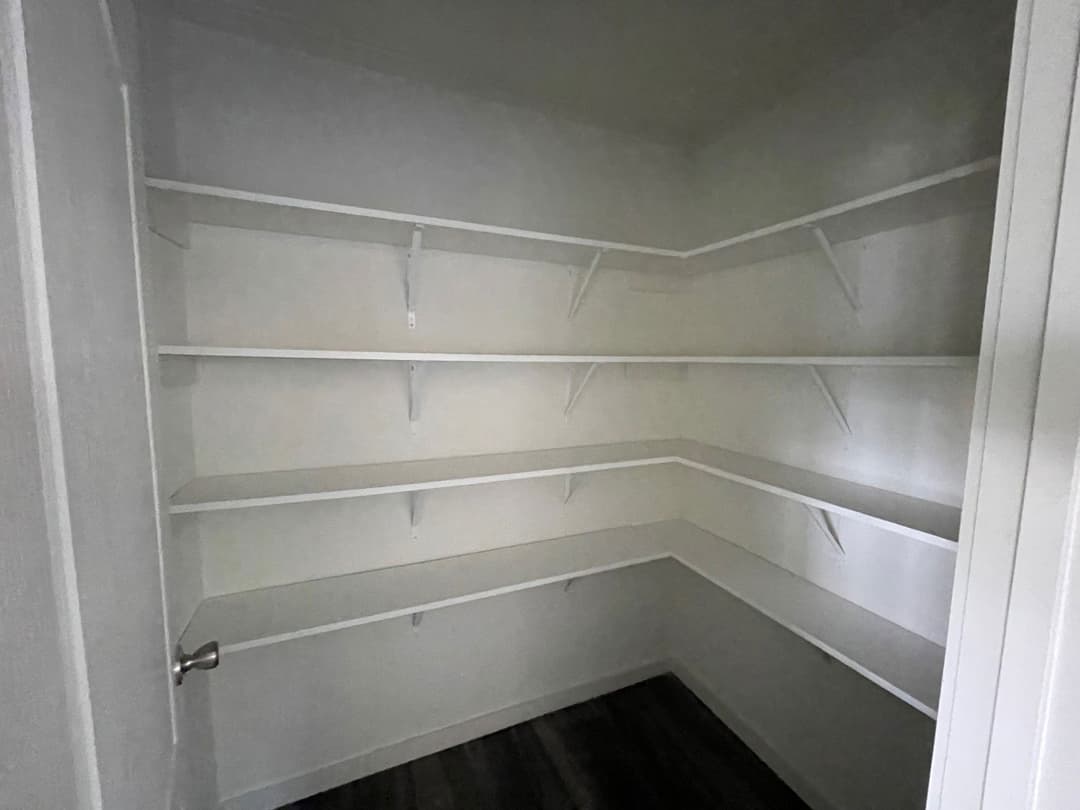 Hero 76 (inventory) interior home features