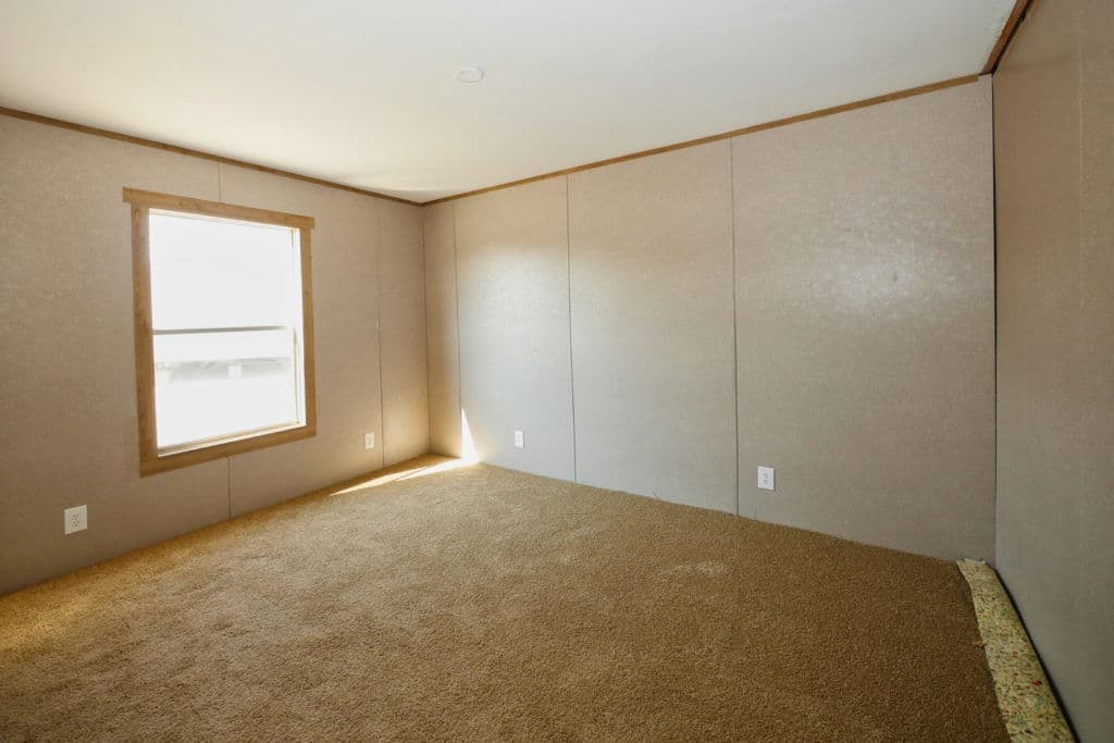 Taurus 9366 bedroom home features