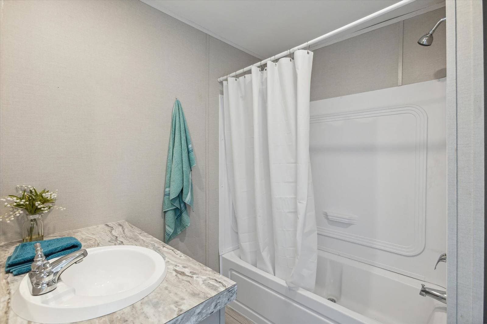 Rm1676c bathroom home features