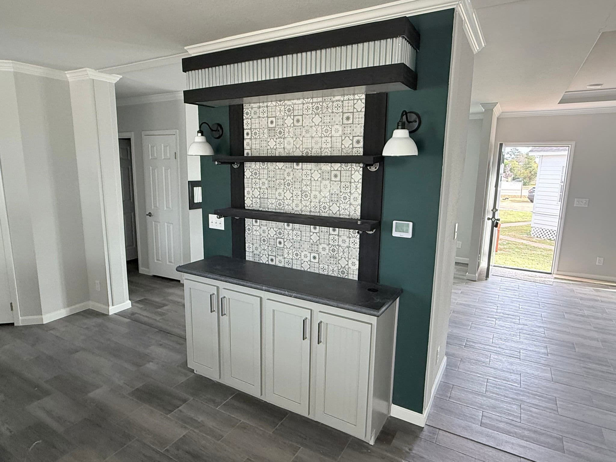 Vintage farmhouse (inventory) interior home features