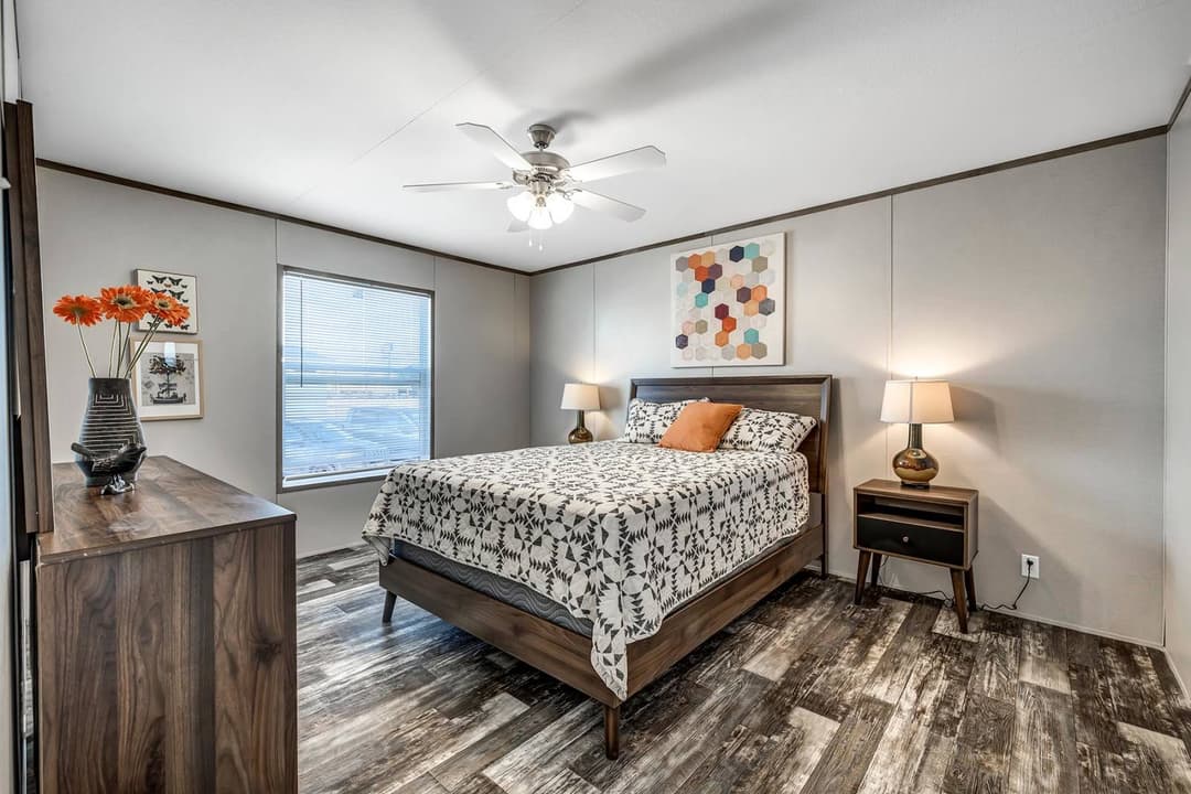 Nm3248b bedroom home features