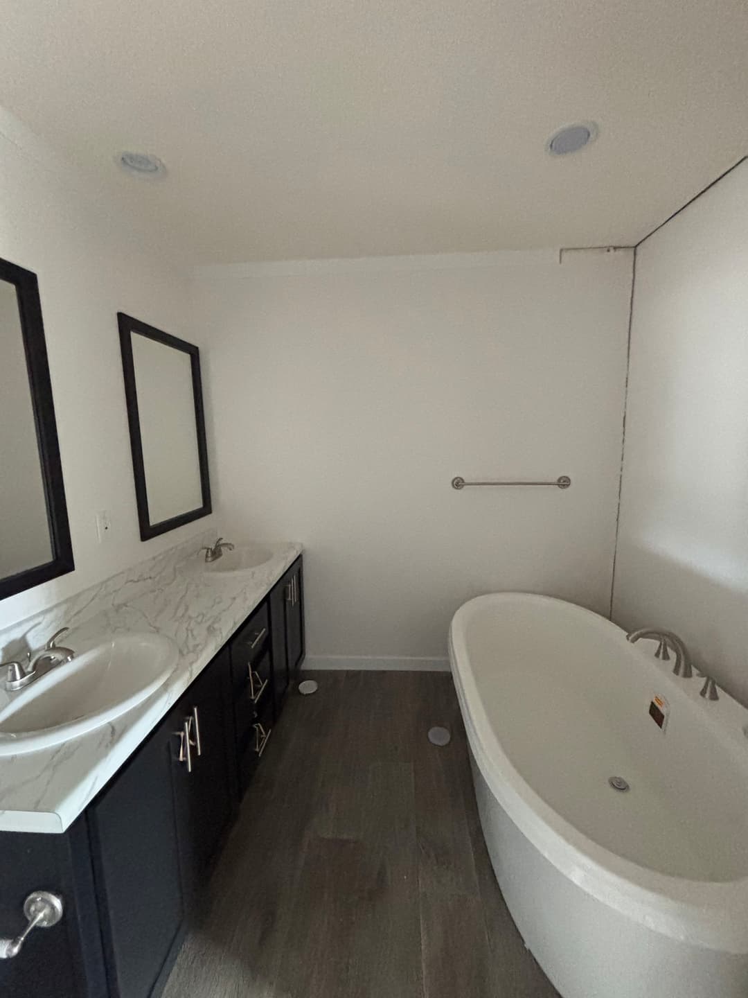 The big josh (inventory) bathroom home features